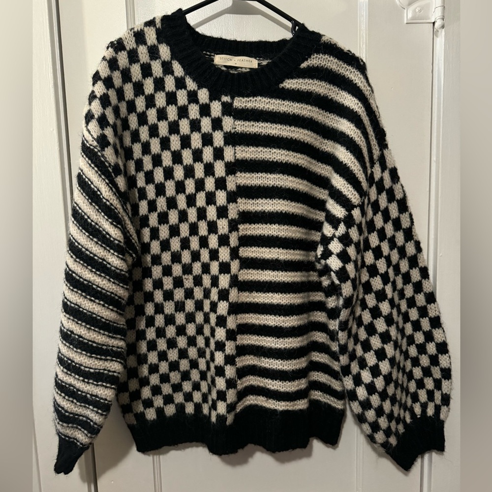 Women’s Double print sweater size medium medium